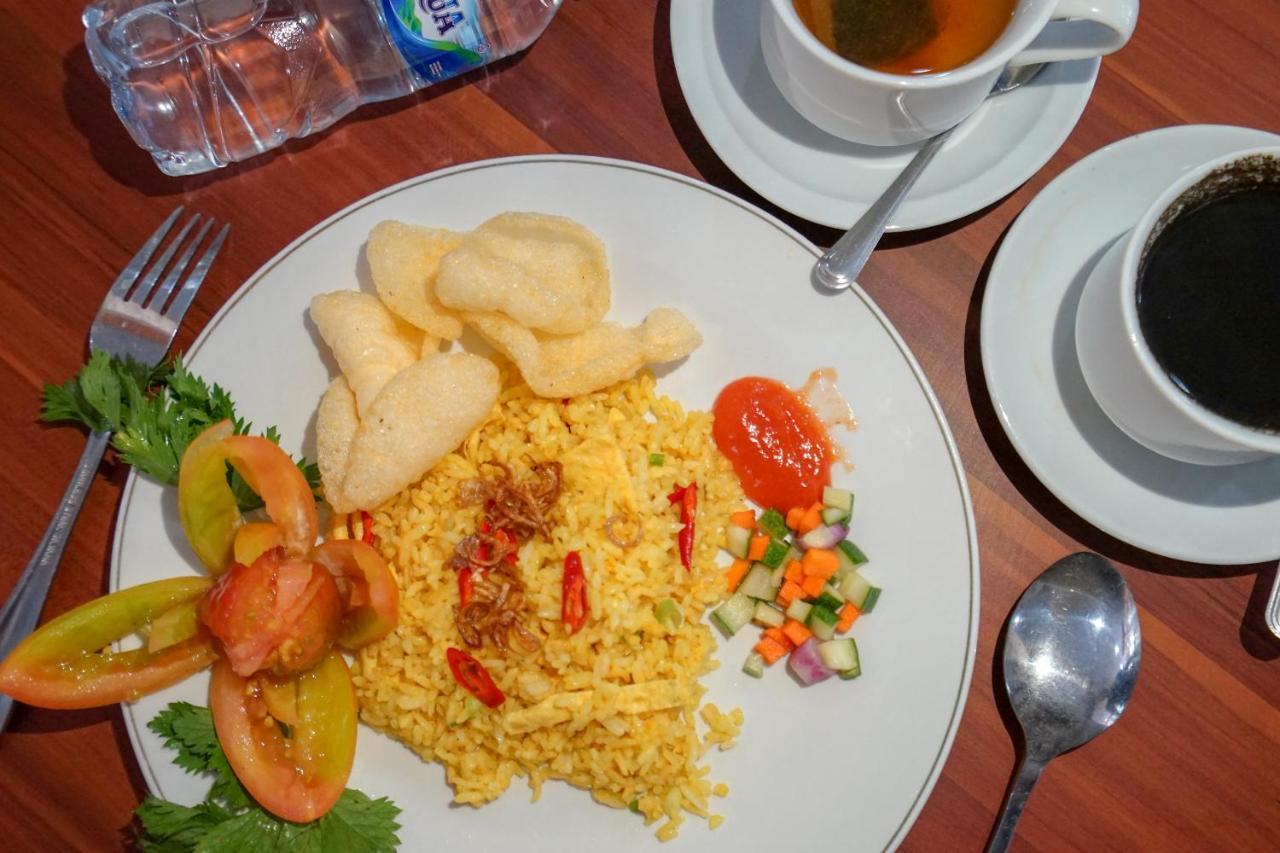 Oyo 627 Tirta Kencana Syariah Hotel Pekanbaru Buitenkant foto
