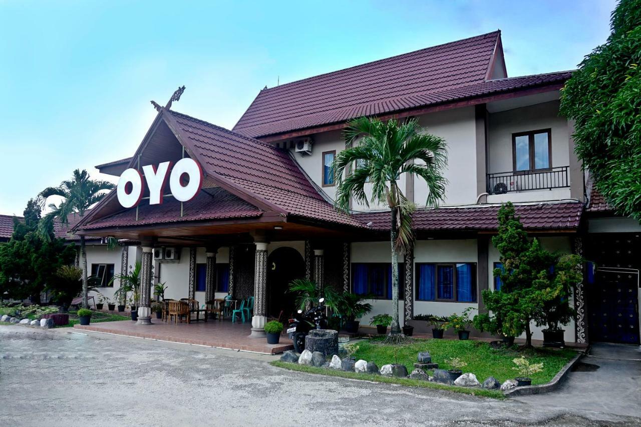 Oyo 627 Tirta Kencana Syariah Hotel Pekanbaru Buitenkant foto