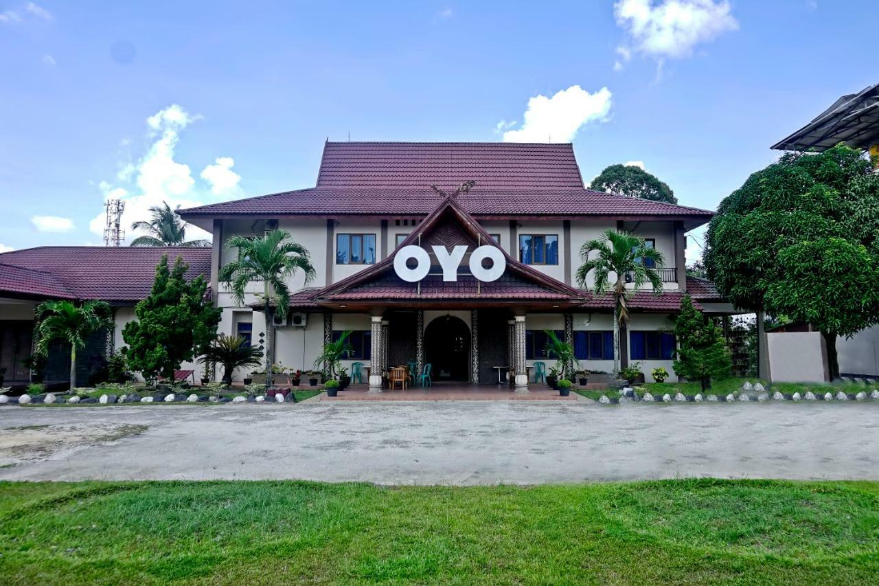 Oyo 627 Tirta Kencana Syariah Hotel Pekanbaru Buitenkant foto