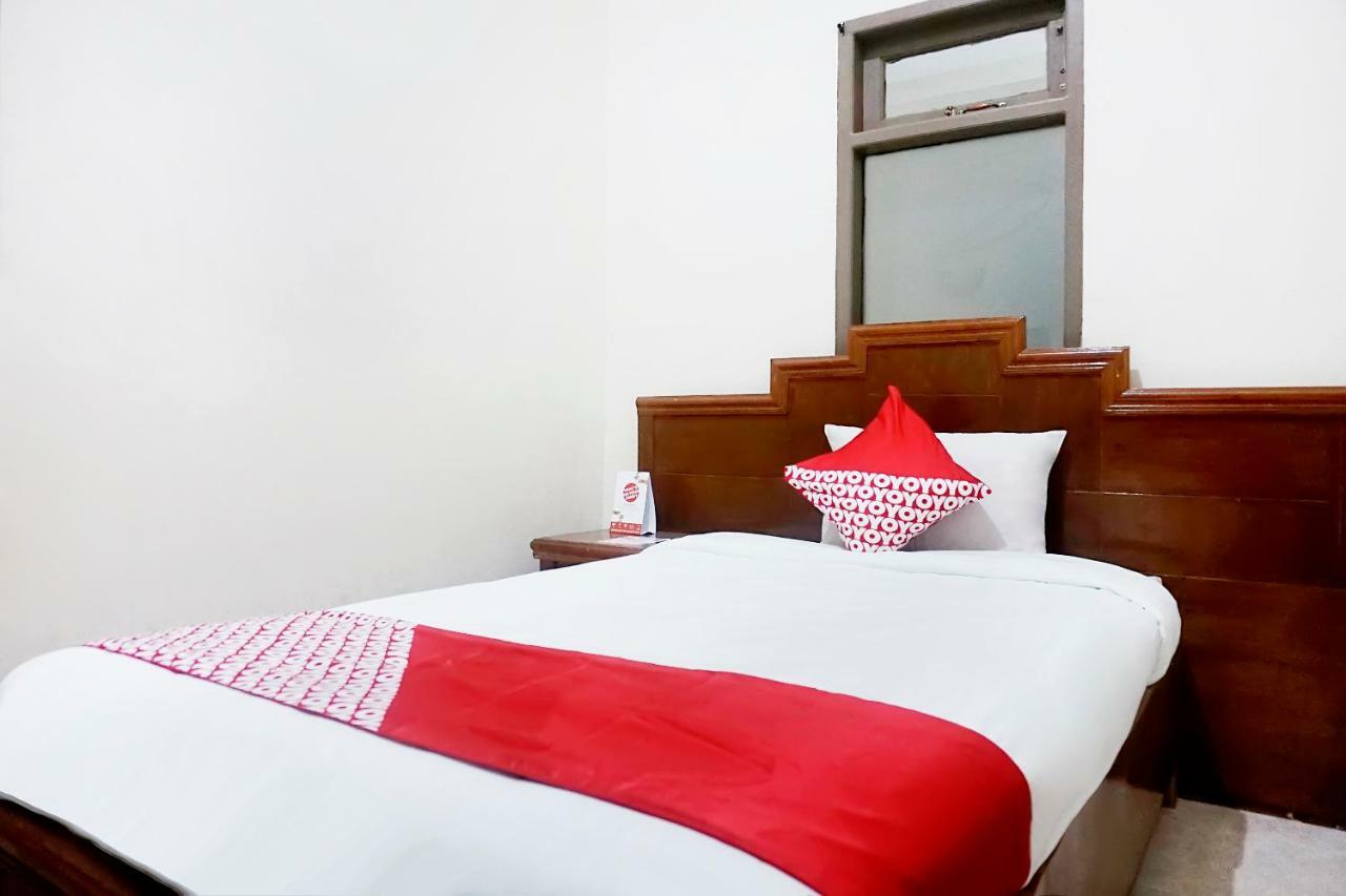 Oyo 627 Tirta Kencana Syariah Hotel Pekanbaru Buitenkant foto