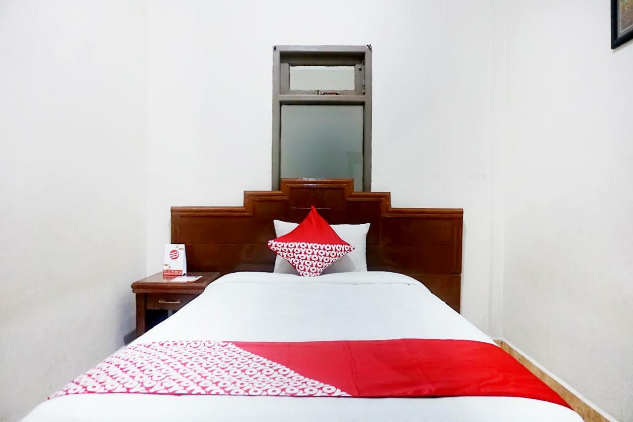 Oyo 627 Tirta Kencana Syariah Hotel Pekanbaru Buitenkant foto