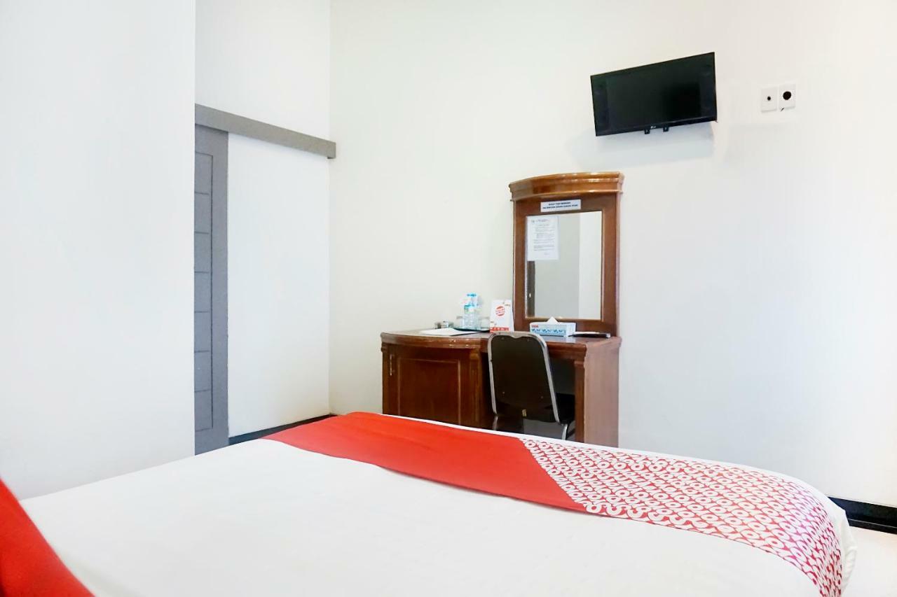 Oyo 627 Tirta Kencana Syariah Hotel Pekanbaru Buitenkant foto