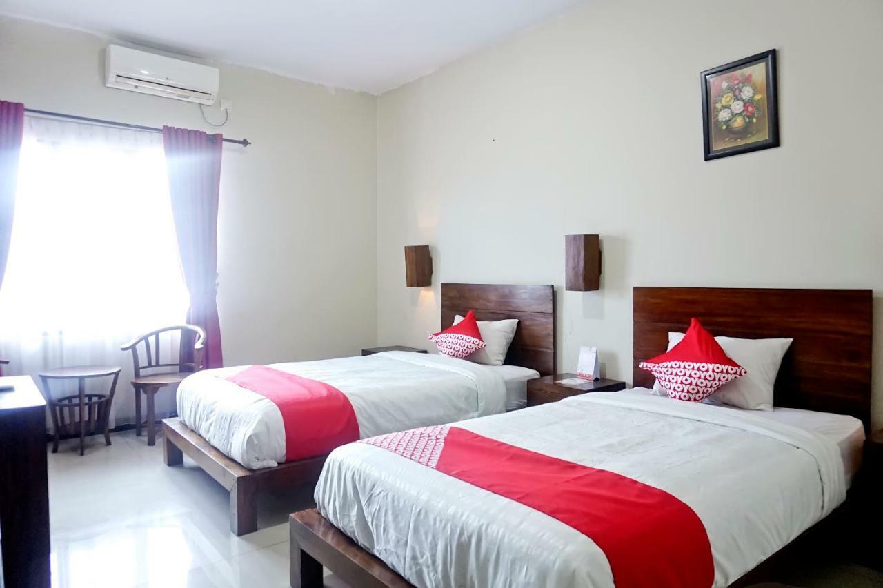 Oyo 627 Tirta Kencana Syariah Hotel Pekanbaru Buitenkant foto