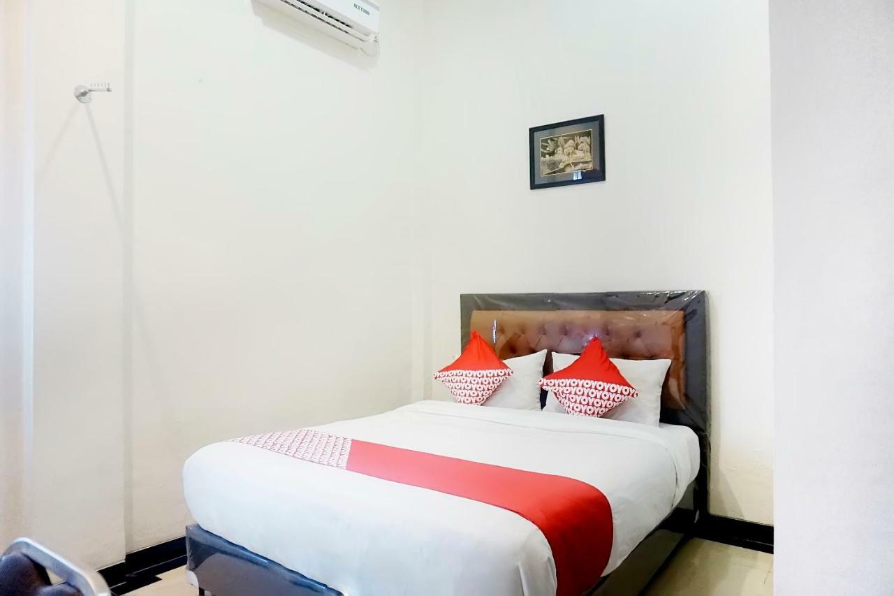 Oyo 627 Tirta Kencana Syariah Hotel Pekanbaru Buitenkant foto