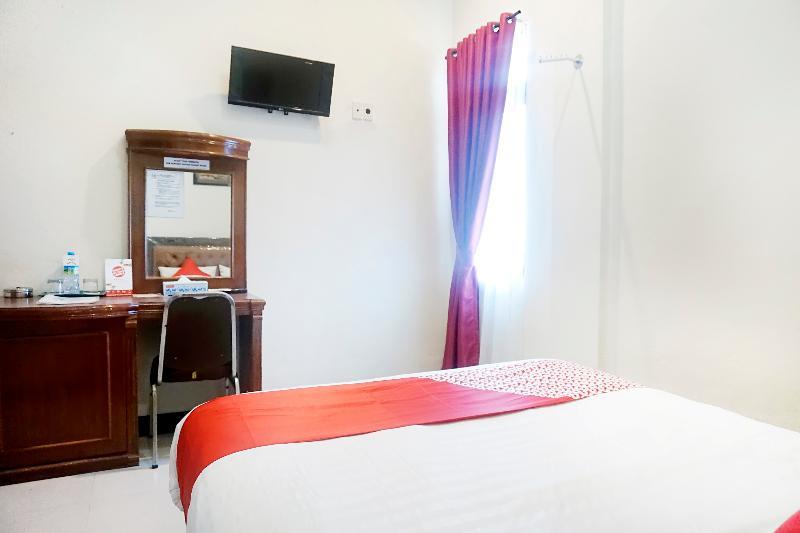 Oyo 627 Tirta Kencana Syariah Hotel Pekanbaru Buitenkant foto